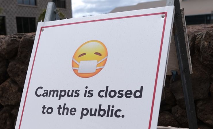 Campus closed due to COVID sign