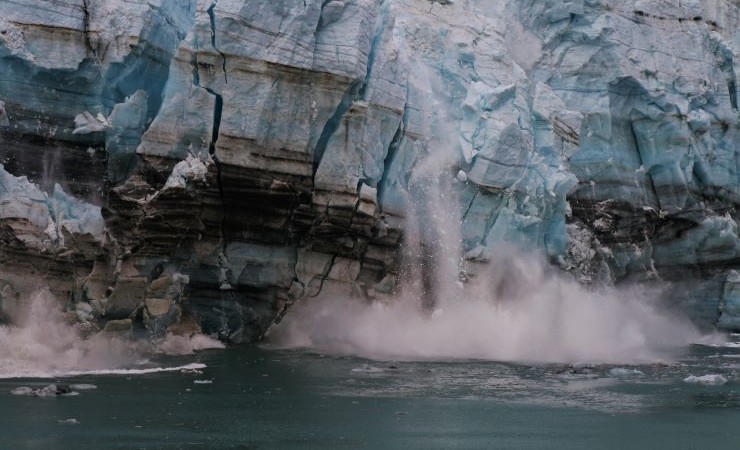 Photo: melting glacier.