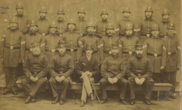Group photo of 25 British constables in uniform from 1890