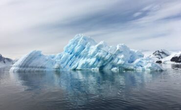 Photo of large iceberg.