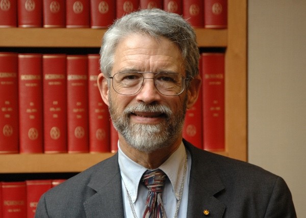 Former OSTP Chief Holdren to Receive 2018 Moynihan Prize