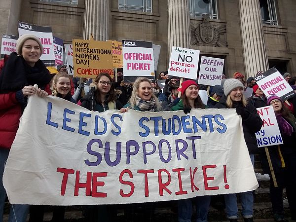 Leeds_University_supporting_2018_UCU_Strikes_opt