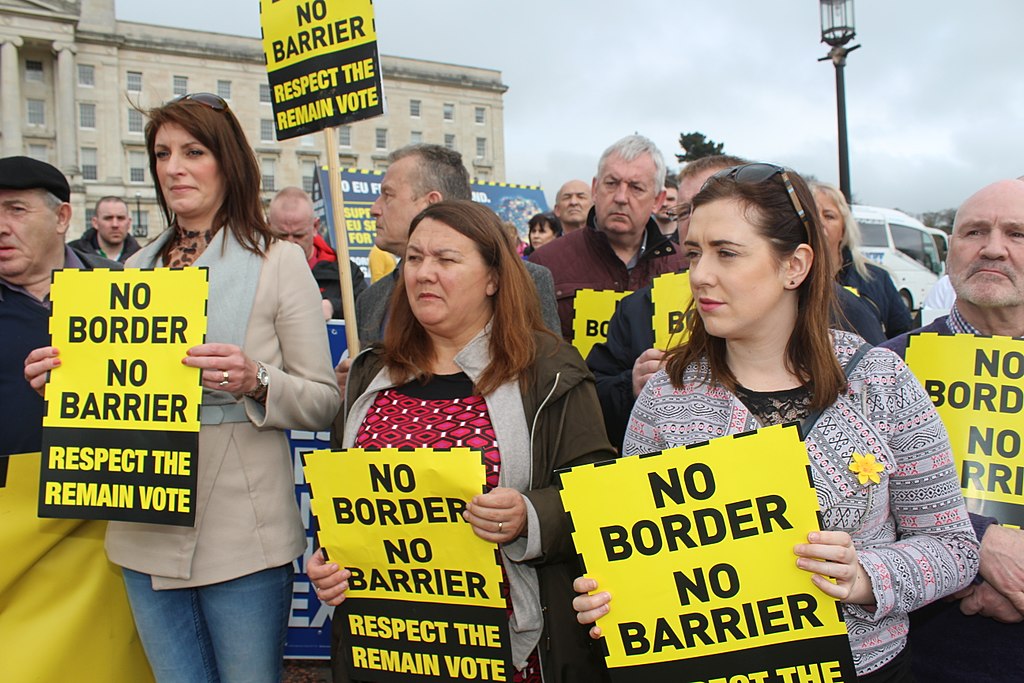 Protesters carry mo border no barrier signs