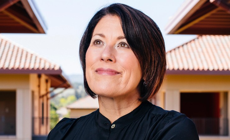 Headshot of Sarah Soule with Stanford buildings in background