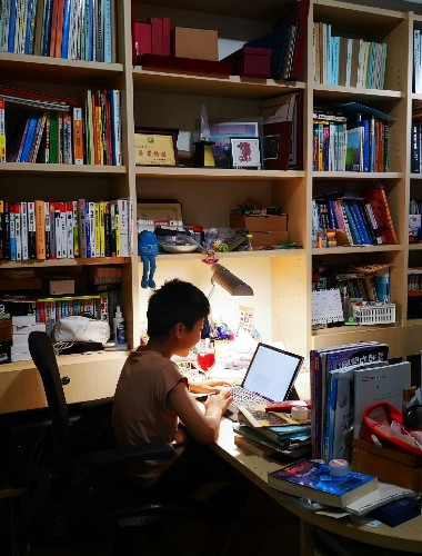 Academic Authorship Confronts Ghosts, Gifts and Gender