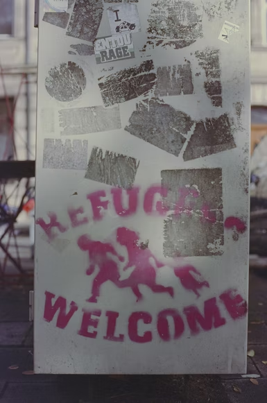 Sign in window that reads 'refugees welcome'