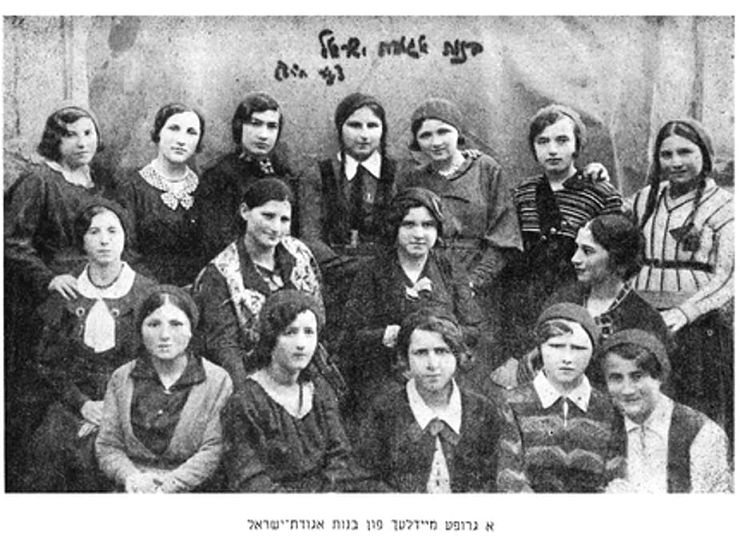 Polish schoolgirls in group photo