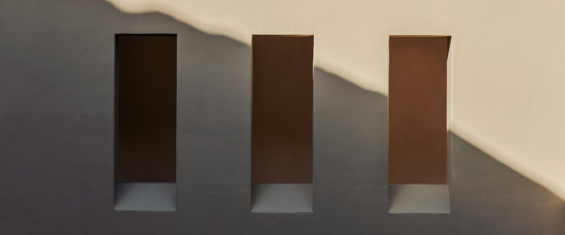 The 3E Cycle: Establish-Examine-Evolve as a Structured Model to Foster Critical Thinking