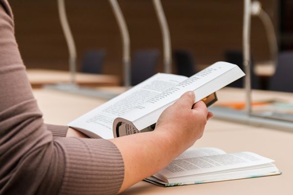 Student reading book